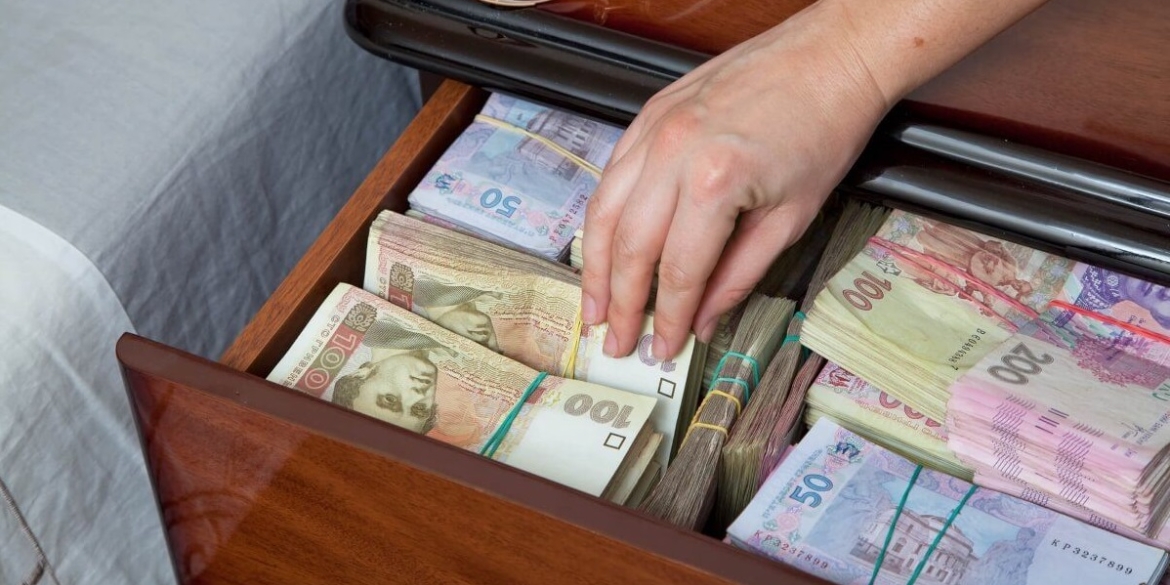У Вінниці бухгалтерка нишком замовляла собі товари за гроші медзакладу