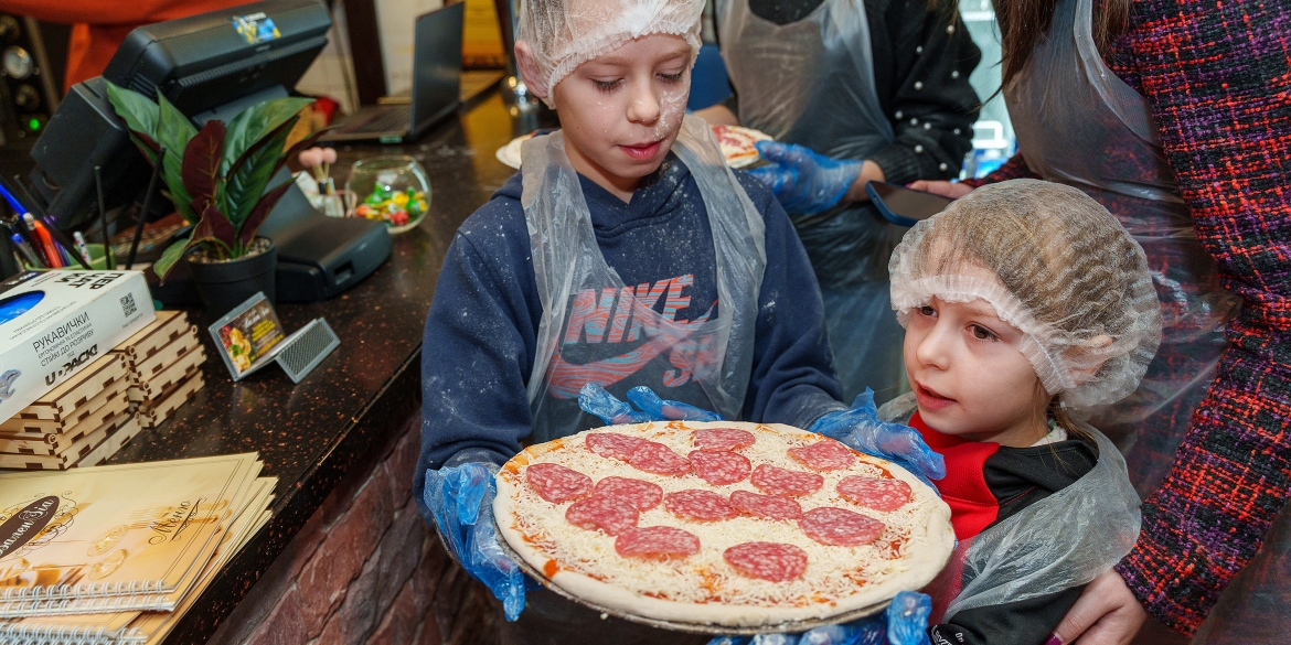 У Вінниці діти полеглих Захисників і Захисниць та з багатодітних родин навчались виготовляти піци