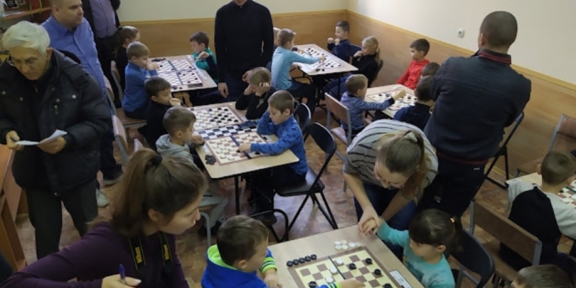У Вінниці дітлахів запрошують на заняття у шахово-шашковий клуб