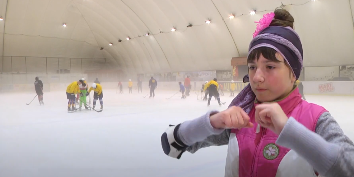 У Вінниці діток з інвалідністю навчали кататись на ковзанах