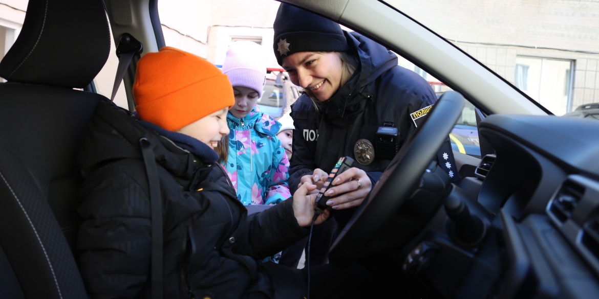 У Вінниці для другокласників організували “день з поліцейськими”