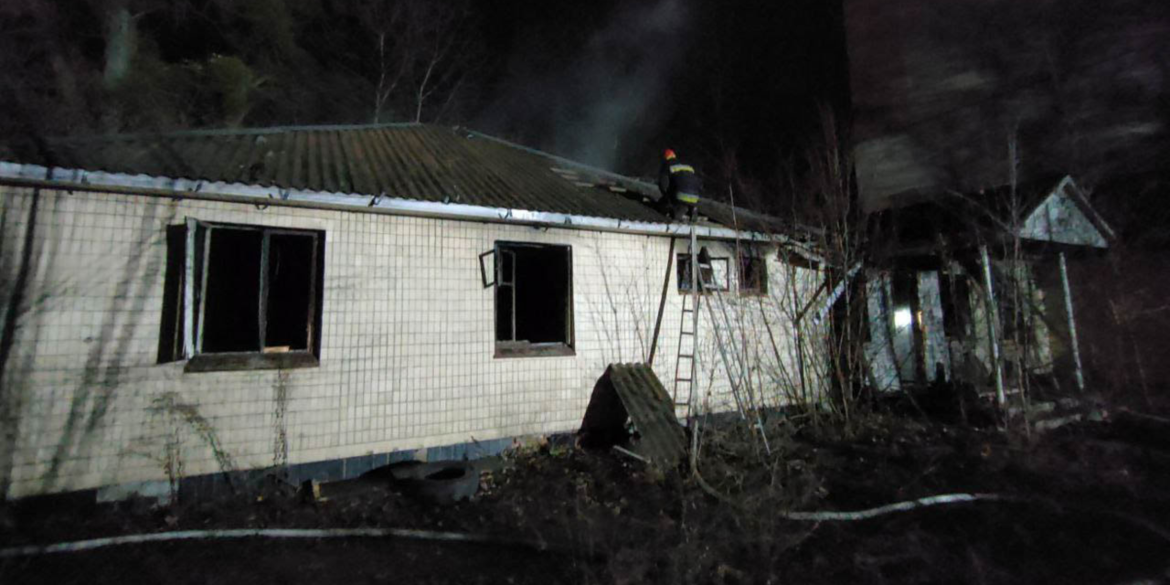 У Вінниці горіла занедбана будівля на Хмельницькому шосе
