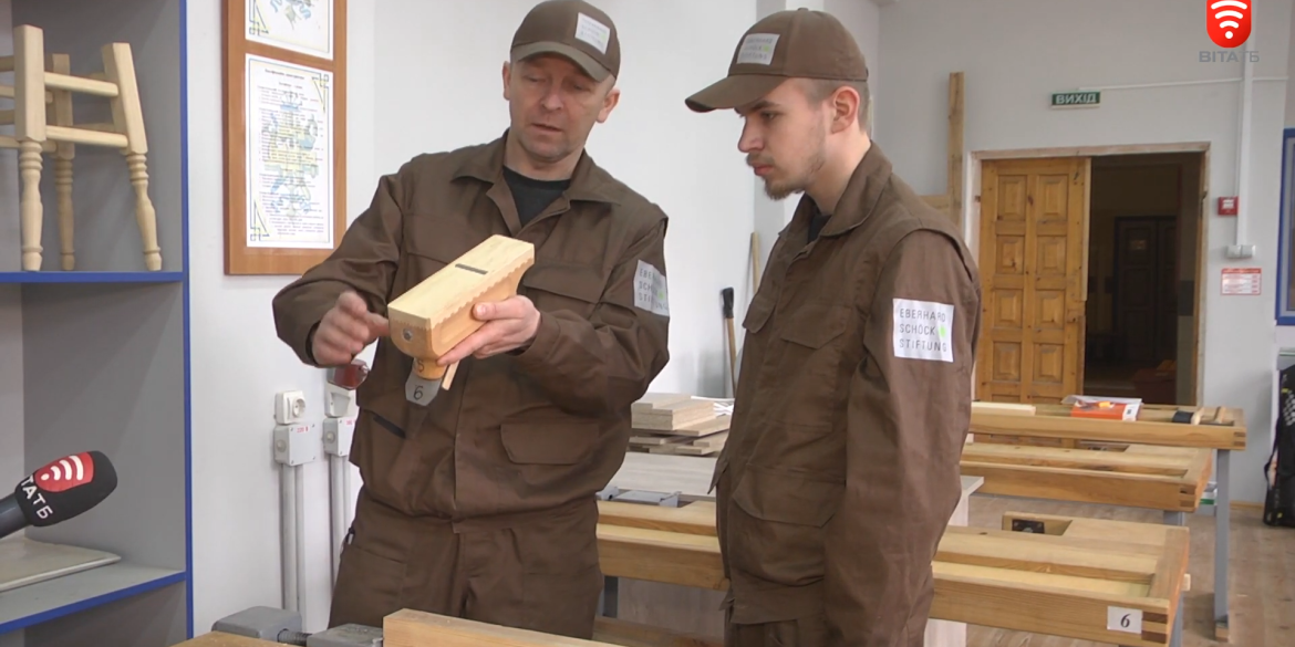 У Вінниці майбутніх столярів та художників по дереву навчають у майстернях з сучасною технікою