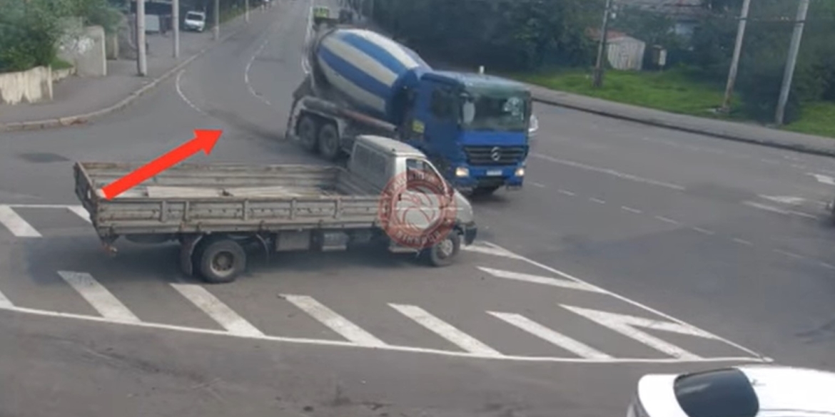 У Вінниці "на гарячому" спіймали водія, який забруднив дорогу бетоном