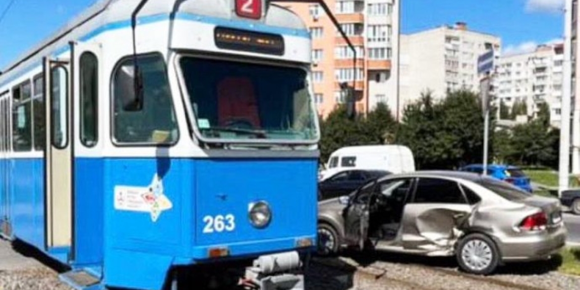У Вінниці на Келецькій не розминулися трамвай та Volkswagen