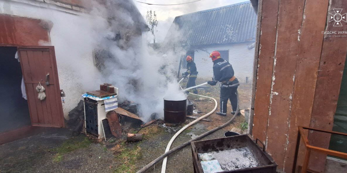 У Вінниці на Кореї сталася пожежа - загорівся гараж 