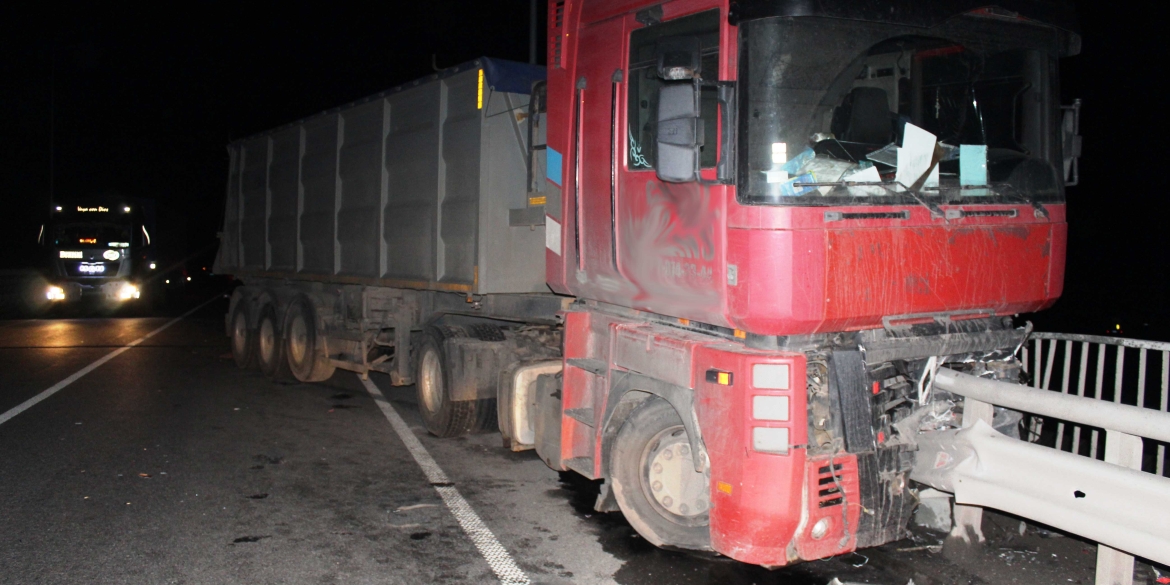 У Вінниці на об'їзній дорозі сталася потрійна аварія - двоє водіїв постраждали