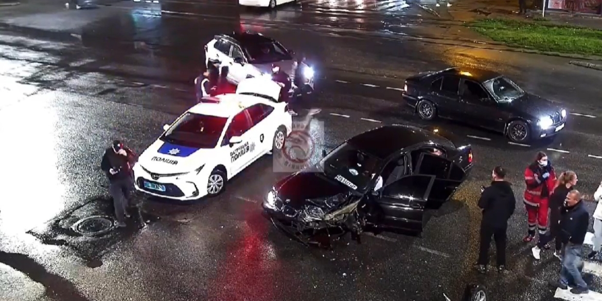 У Вінниці на Пирогова сталася аварія: 17-річна дівчина в лікарні