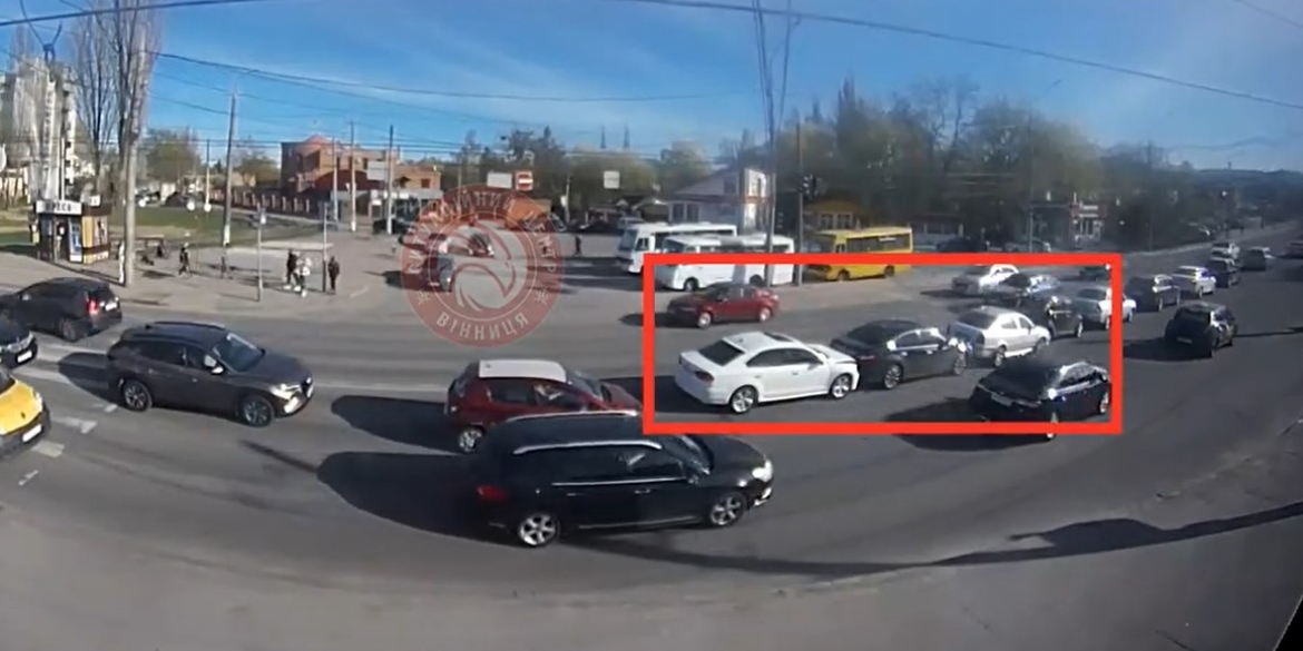 У Вінниці на вулиці Пирогова сталася аварія за участю чотирьох автівок