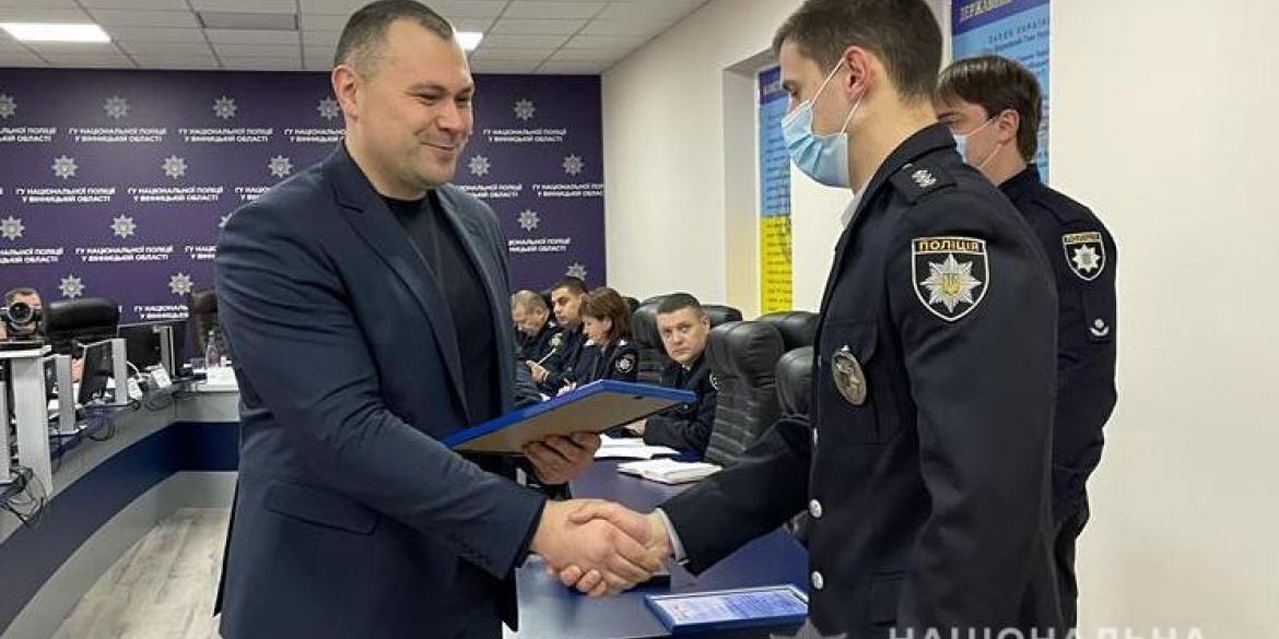У Вінниці нагородили поліцейських, які затримали грабіжника