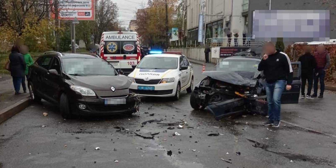 У Вінниці Opel Vectra зіткнувся з Renault Megane - один із водіїв загинув