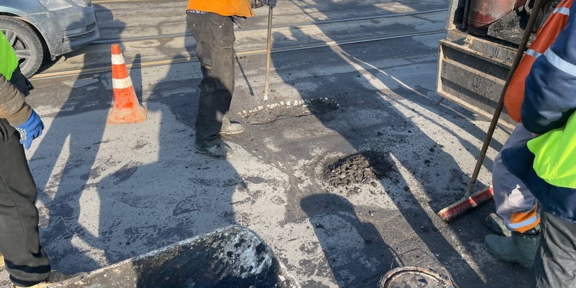 У Вінниці пояснили навіщо ремонтують міські дороги взимку