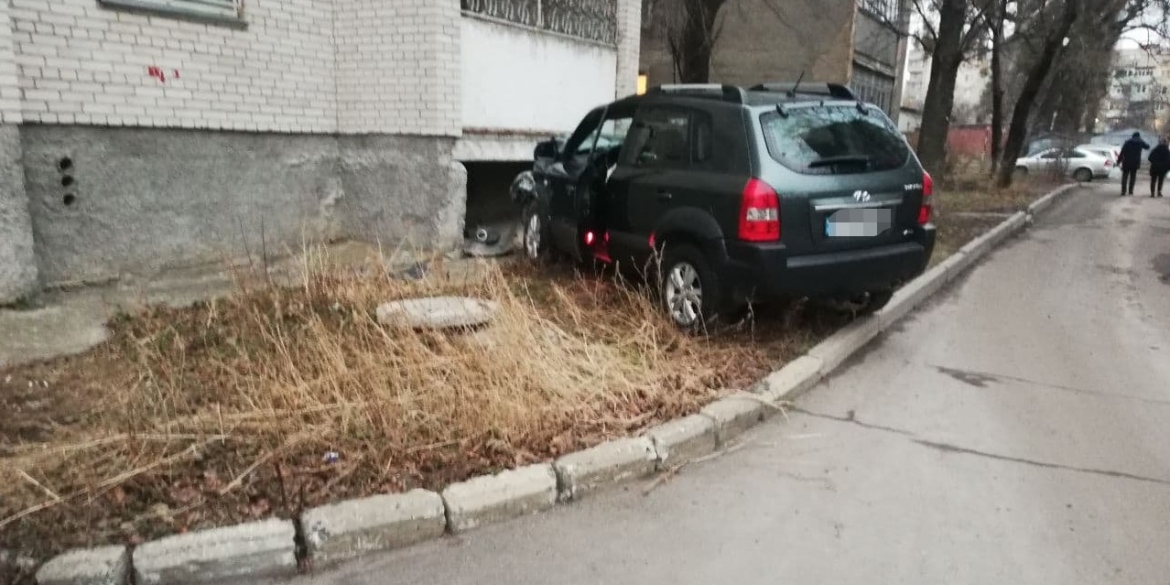 У Вінниці п'яний водій Hyundai влетів у будинок