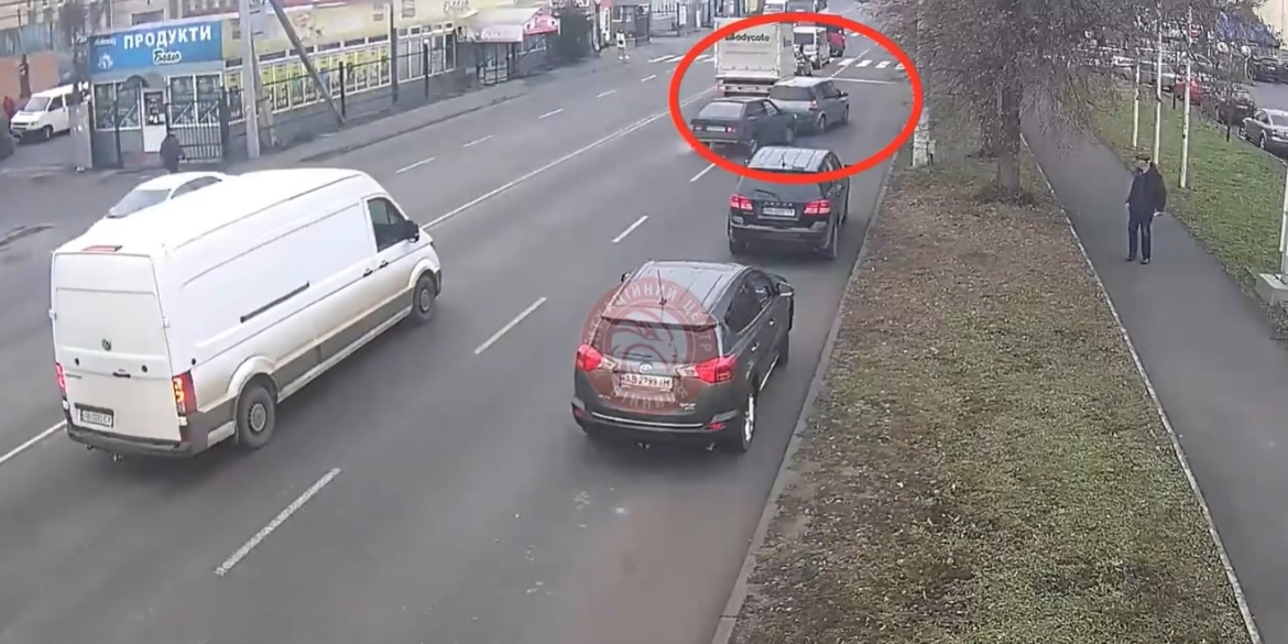 У Вінниці п'яний водій ВАЗу зіткнувся з автомобілем Renault