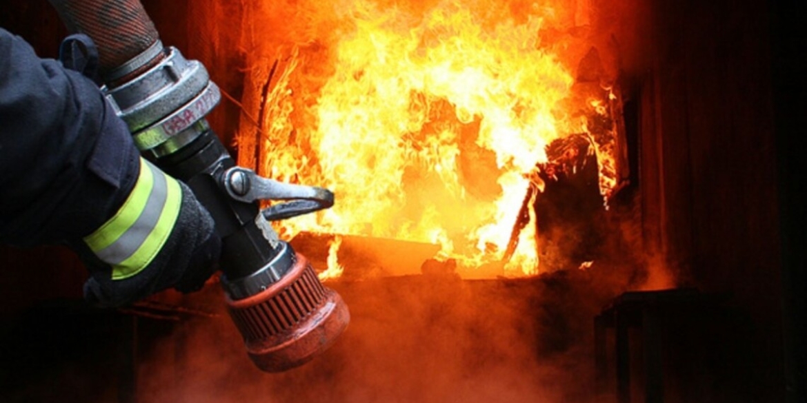 У Вінниці рятувальники загасили пожежу - горів приватний будинок