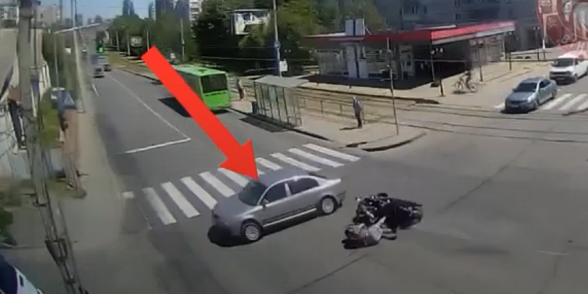 У Вінниці сталася аварія: водій Skoda не надав перевагу в русі мотоциклісту