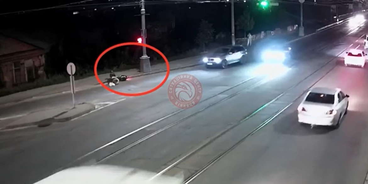 У Вінниці сталася аварія: водій скутера збив пішохода