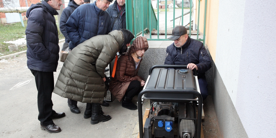 У Вінниці тривають навчання з користування генераторами у шкільних «пунктах незламності»
