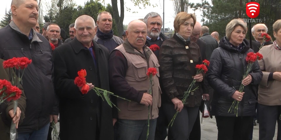 У Вінниці в роковини трагедії на ЧАЕС вшанували пам'ять героїв-ліквідаторів