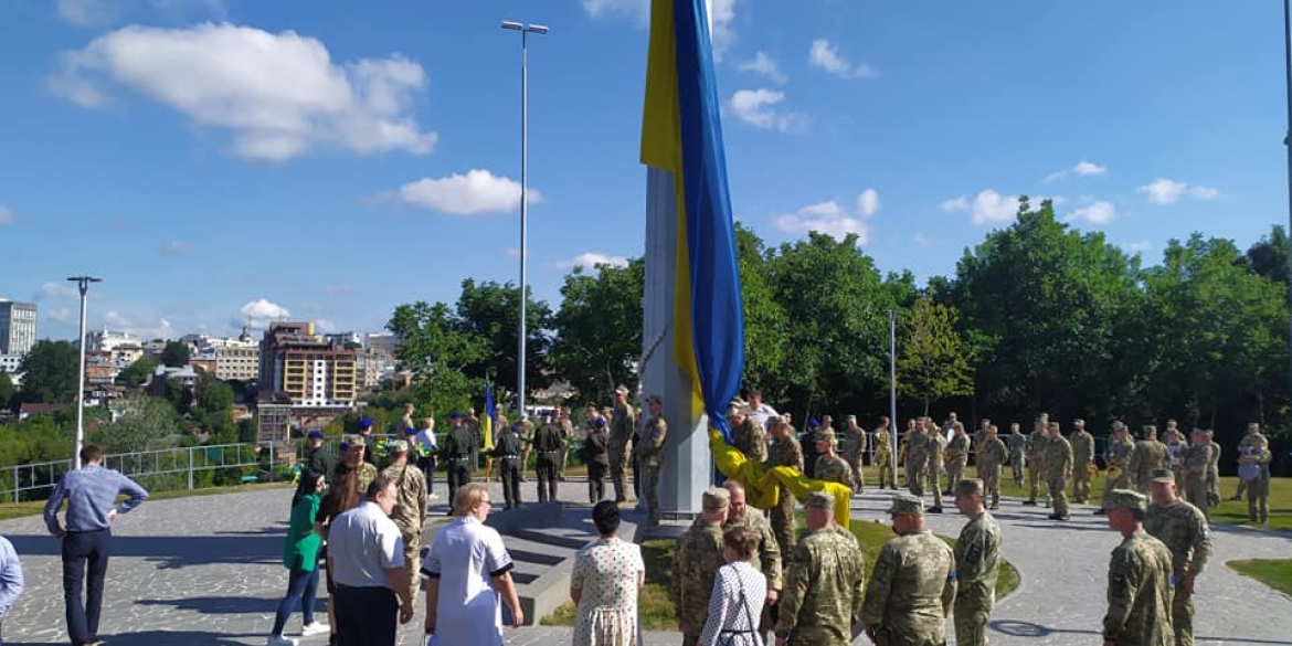 У Вінниці відбулося урочисте підняття державного прапора України
