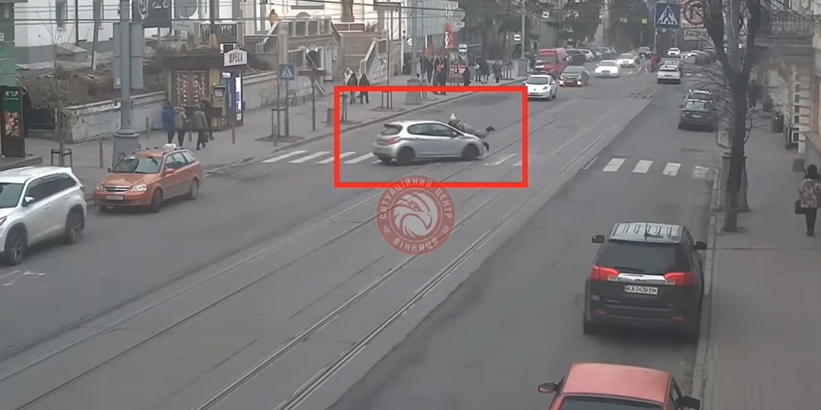 У Вінниці водійка Peugeot збила двох людей на переході