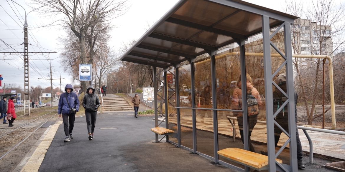 У Вінниці встановили нові посадкові павільйони на зупинках громадського транспорту