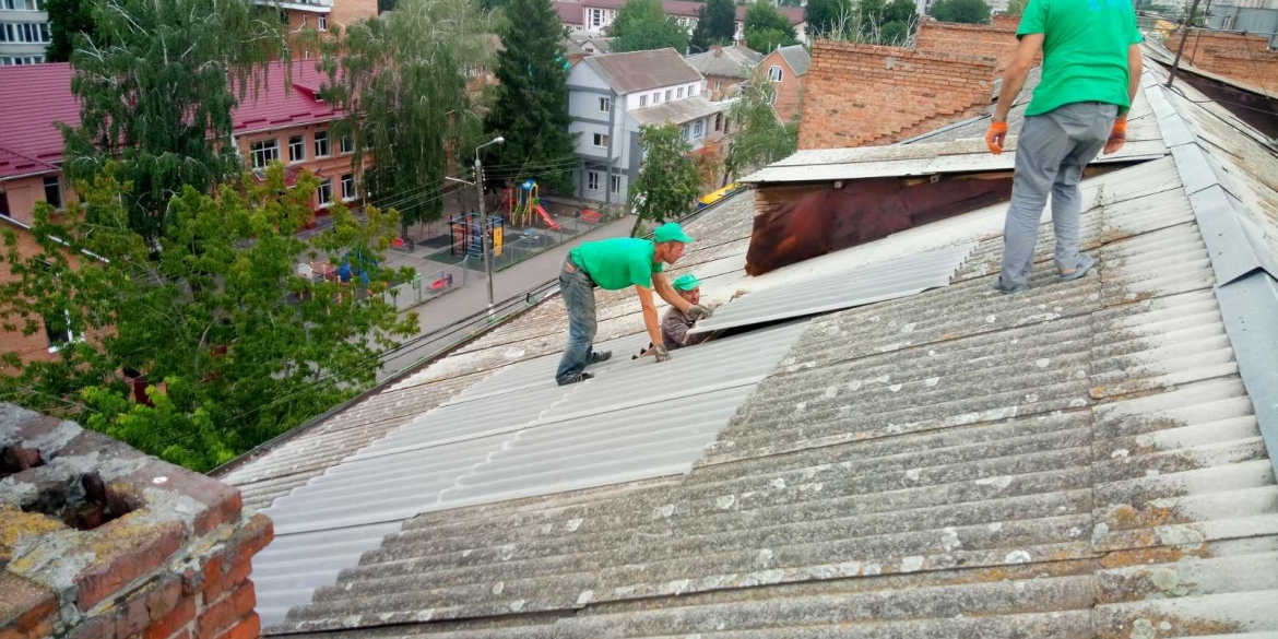 У Вінниці вже відновили цілісність восьми дахів у пошкоджених будинках