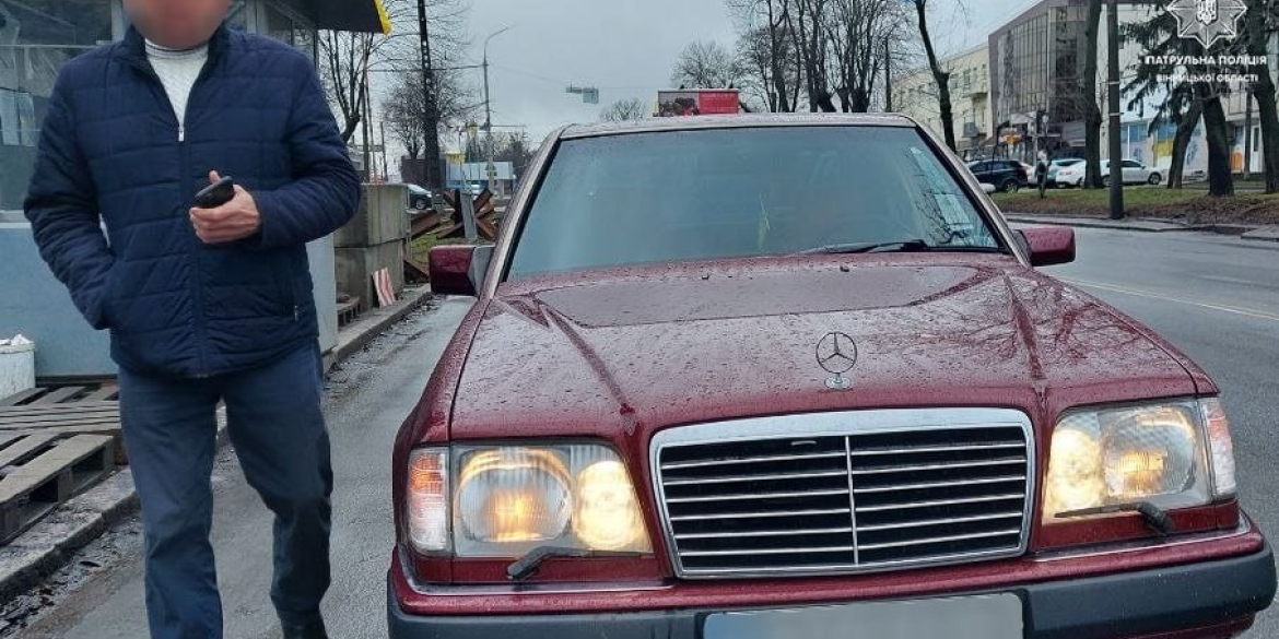 У Вінниці зупинили Mercedes - документи на авто виявились підробленими