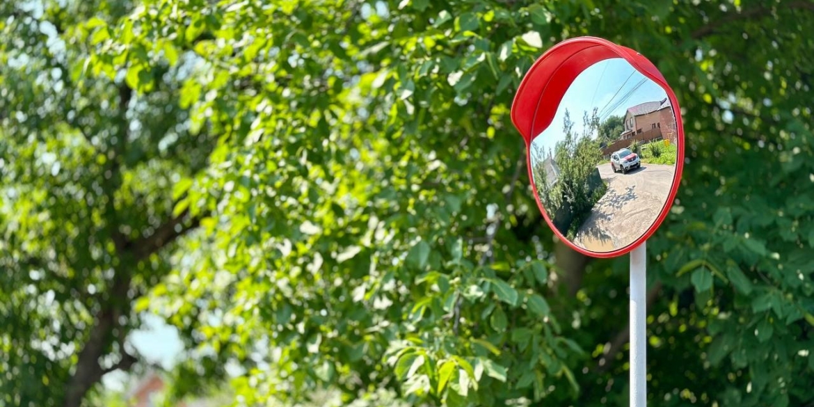 У Вінницько-Хутірському окрузі встановлюють дорожні дзеркалаУ Вінницько-Хутірському окрузі встановлюють дорожні дзеркала