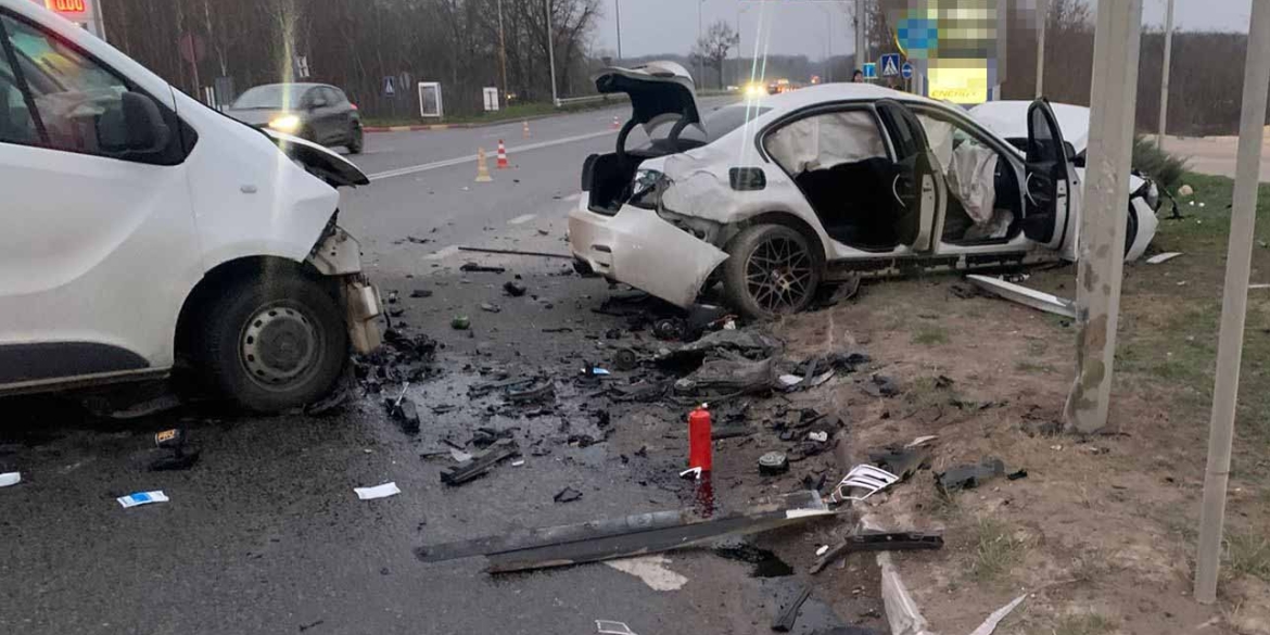 У Вінницькому районі Opel зіткнувся з BMW, серед постраждалих - діти