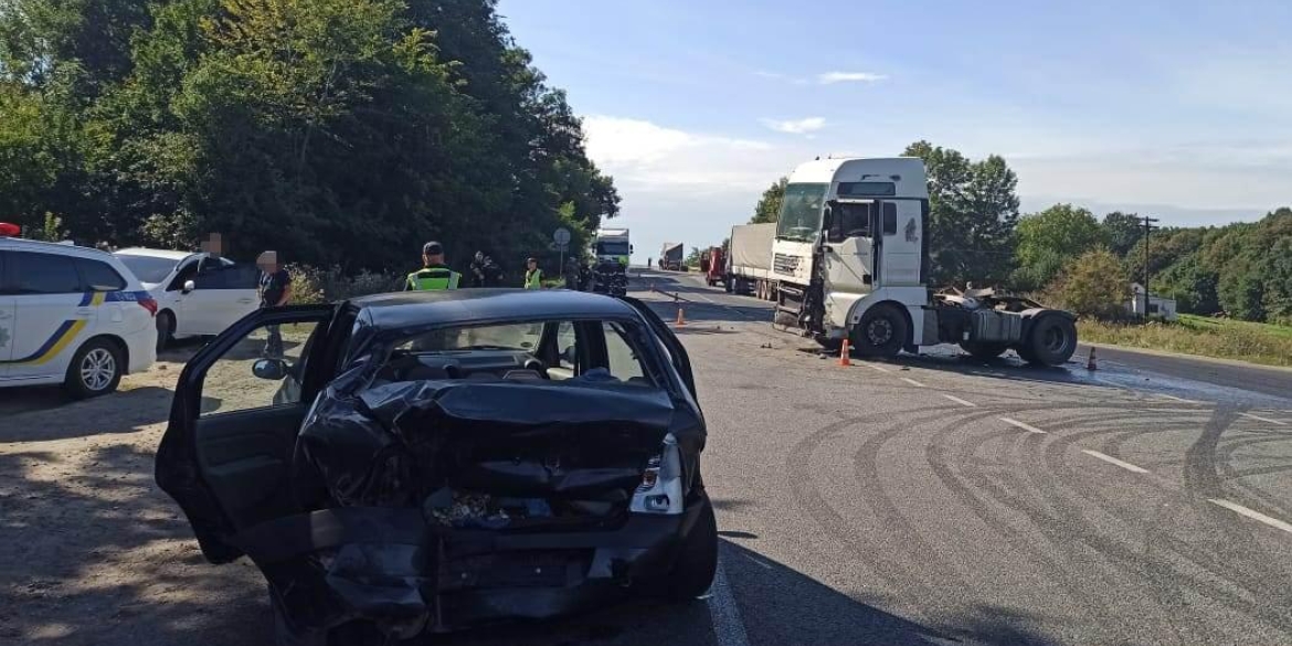 У Вінницькому районі вантажівка протаранила Dacia Logan - є постраждалі