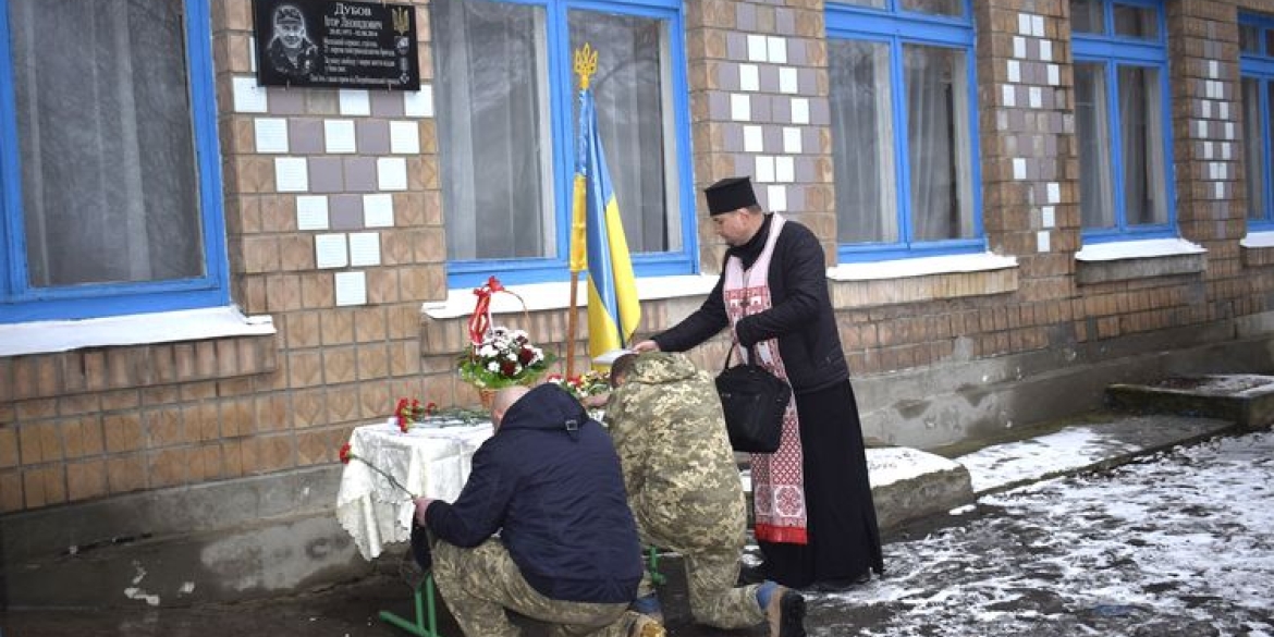 У Вінницькому районі відкрили меморіальну дошку на честь загиблого десантника