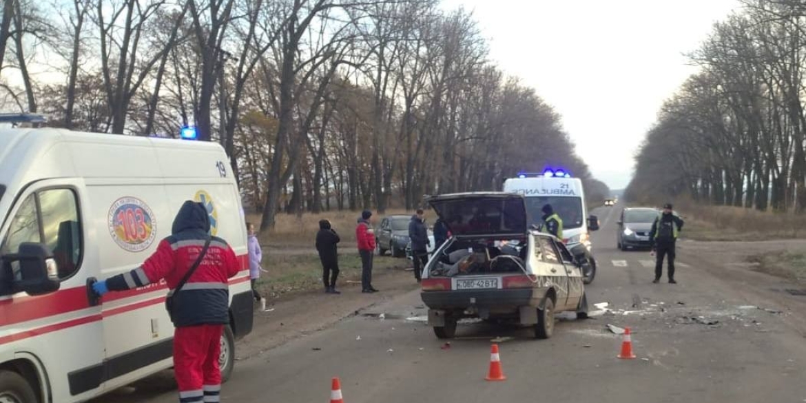 У Вінницькому районі водій ВАЗу виїхав на “зустрічку” та протаранив Skoda