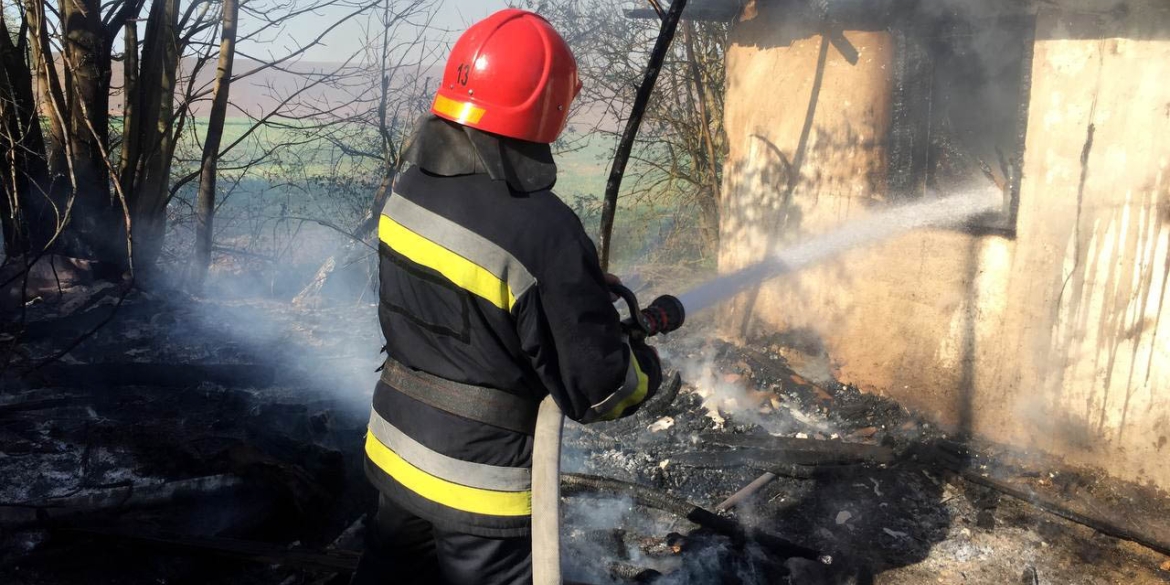 У Вінницькому районі загорілась господарча будівля
