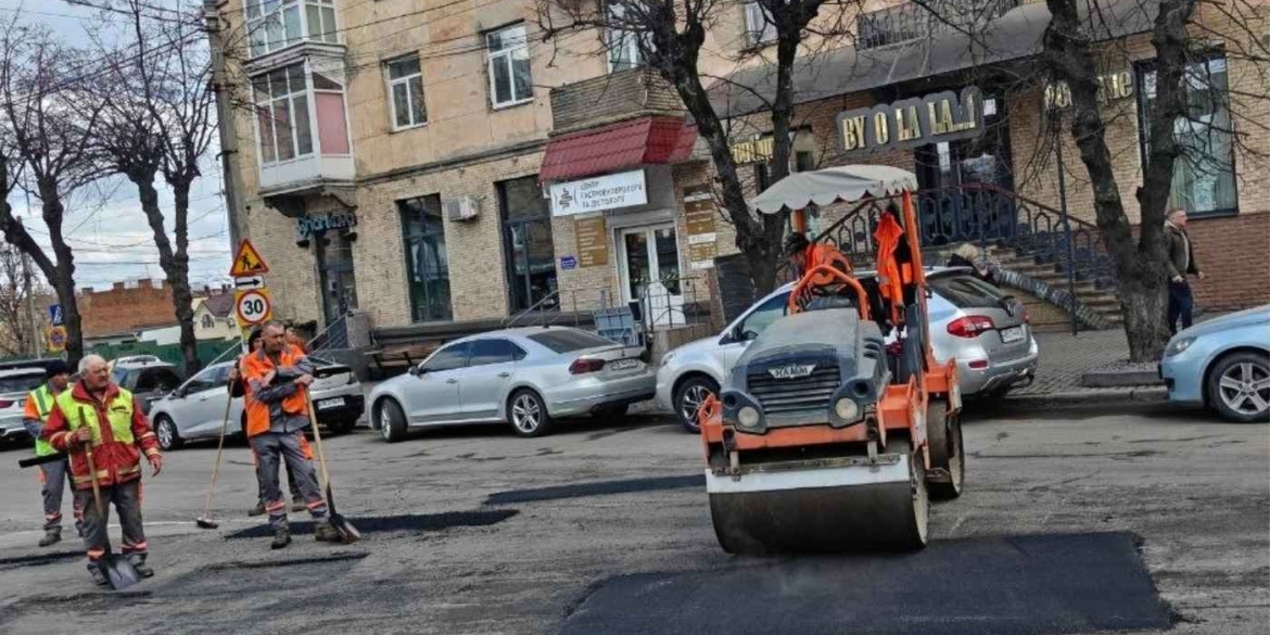 У Вінниці 20 березня дороги ремонтували на шести локаціях