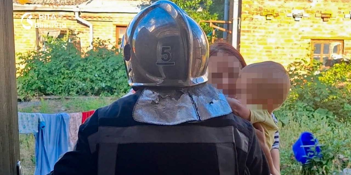 У Вінниці 3-річний хлопчик випадково зачинився вдома родині допомогли рятувальники