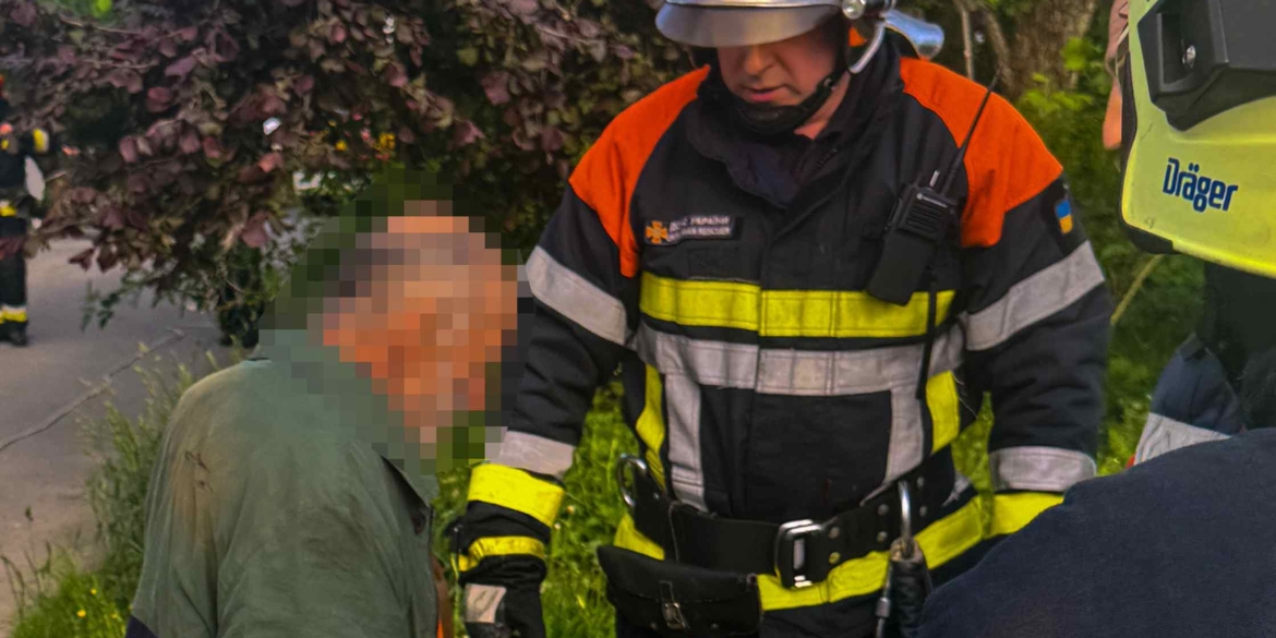 У Вінниці 75-річний чоловік дивом вижив після падіння в колодязь