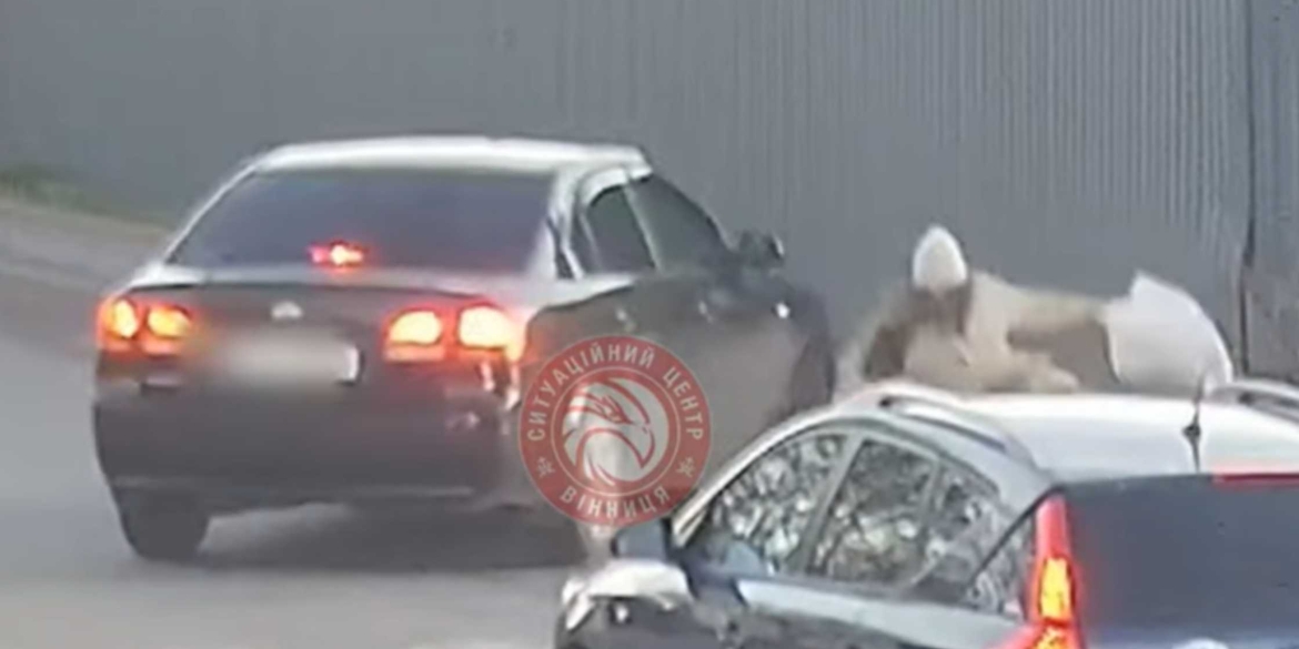 У Вінниці автомобіля KIA збив дівчину на пішохідному переході