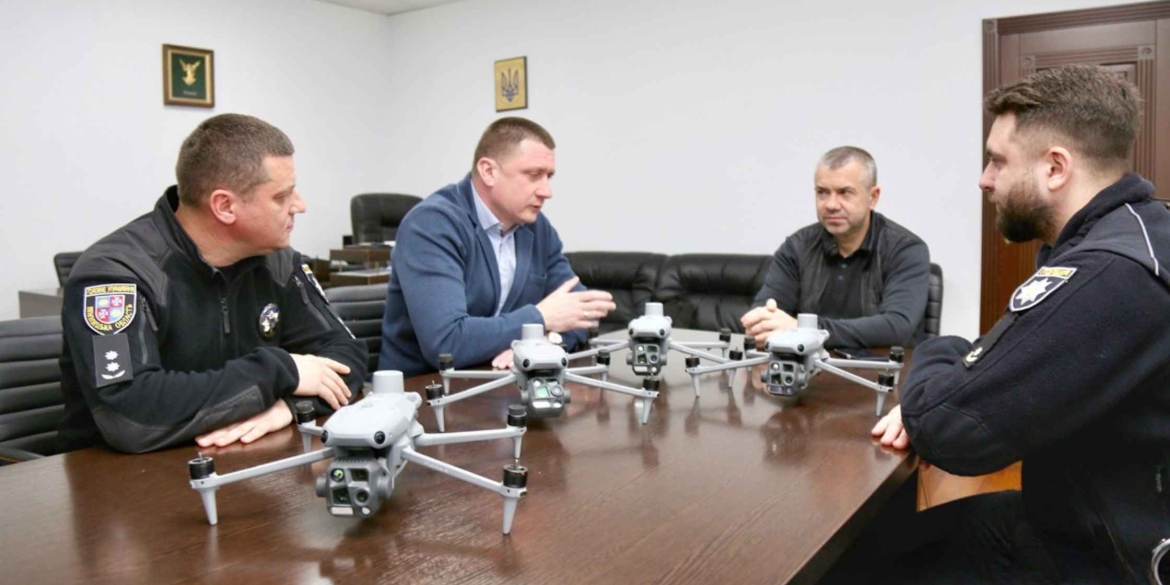 У Вінниці бійцям поліцейським-спецпризначенцям передали сучасні дрони
