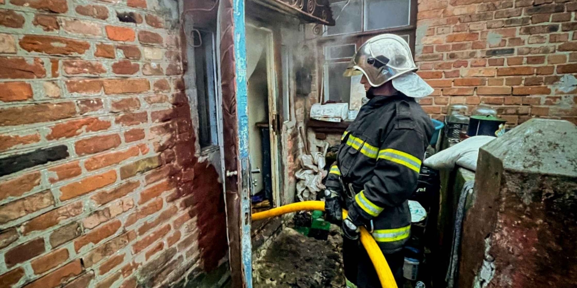 У Вінниці через необережне поводження з вогнем спалахнув житловий будинок