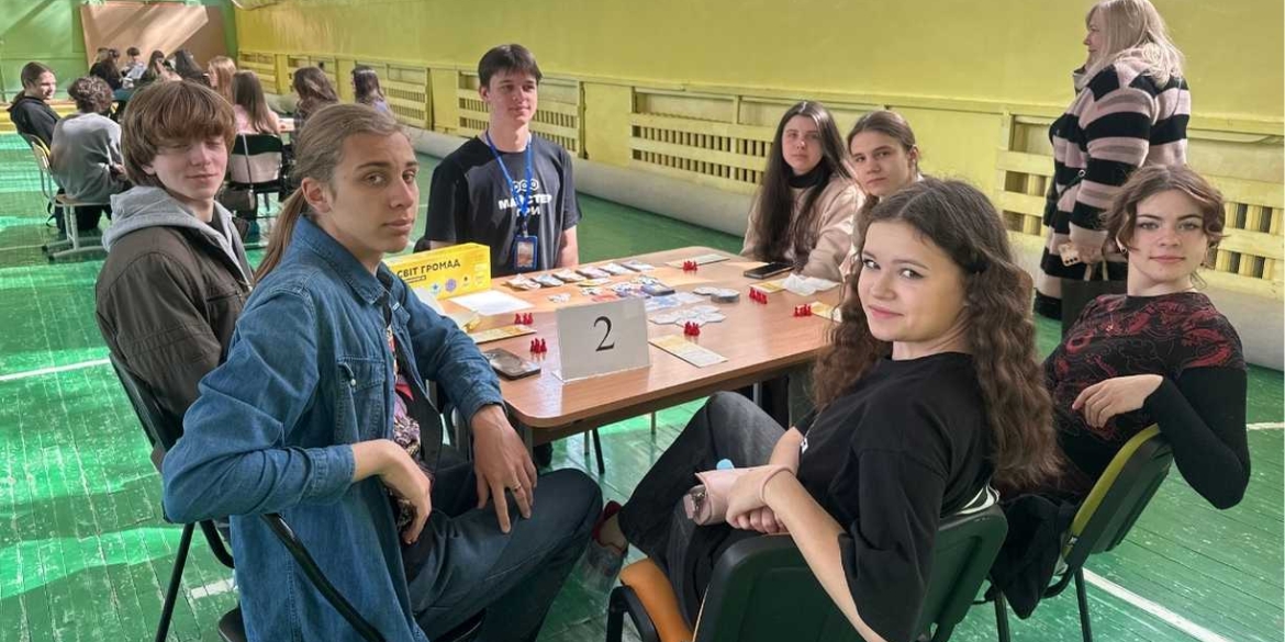 У Вінниці фінішував турнір «Світ Громад». Молодь та педагоги опановували мистецтво управління