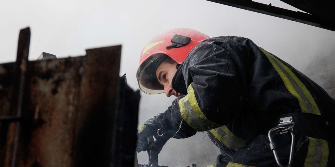 У Вінниці горіла прибудова з автозапчастинами