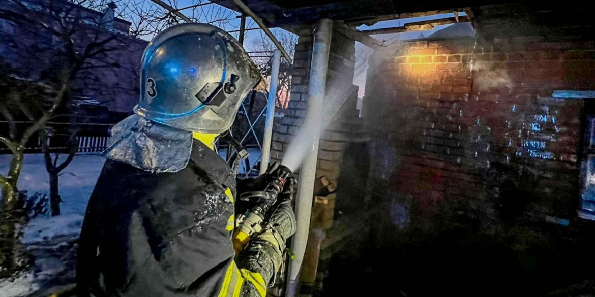 У Вінниці горіли приватна лазня та альтанка поряд із житловим будинком