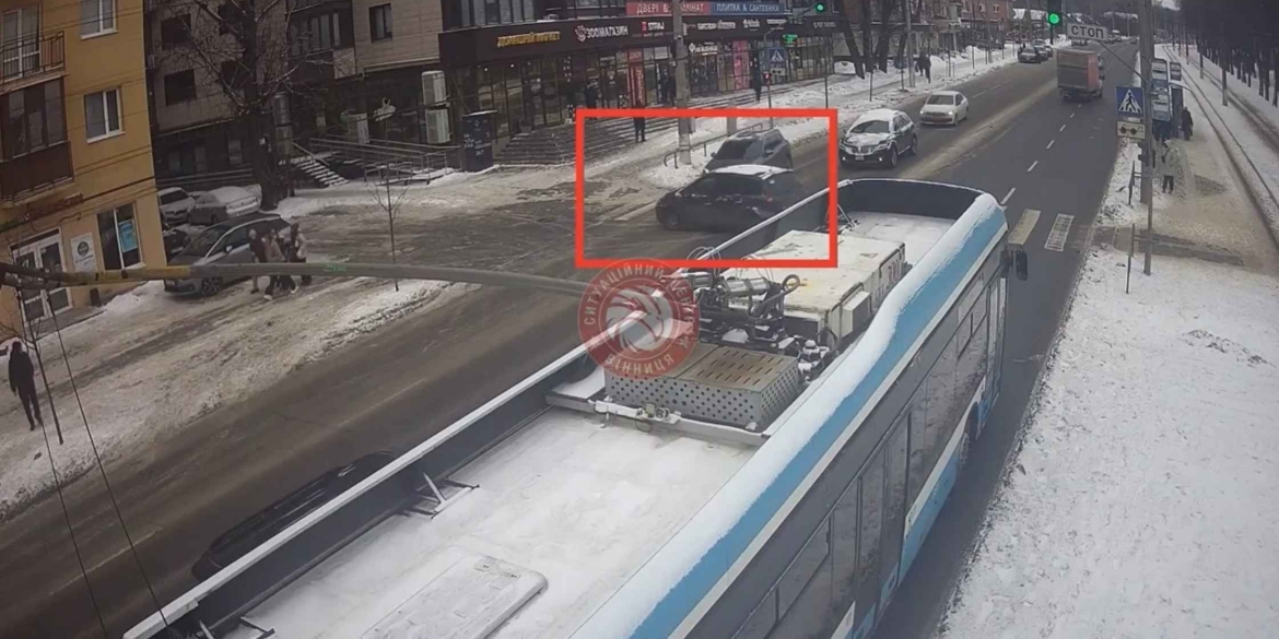 У Вінниці камери спостереження зафіксували ДТП на вул.Пирогова