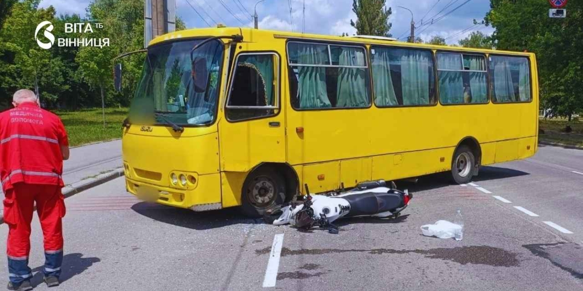 у Вінниці маршрутка зіткнулась з мотоциклом постраждав 17-річний