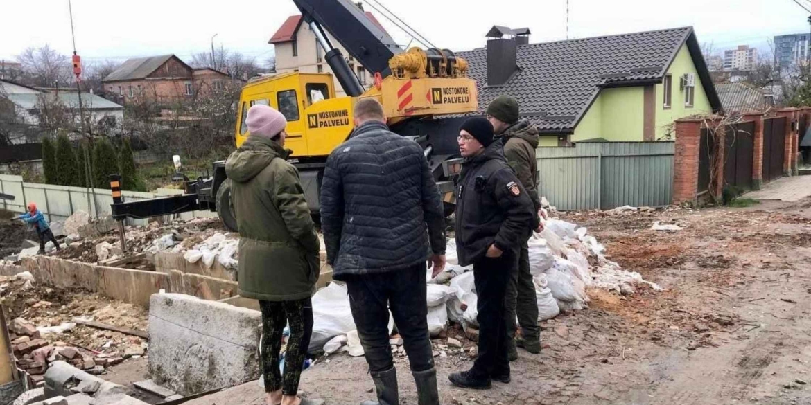 У Вінниці мешканці захаращили прибережну смугу річки Дьогтянчик