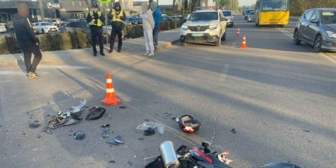 У Вінниці мотоцикліст дивом відбувся легкими травмами після зіткнення з автомобілем