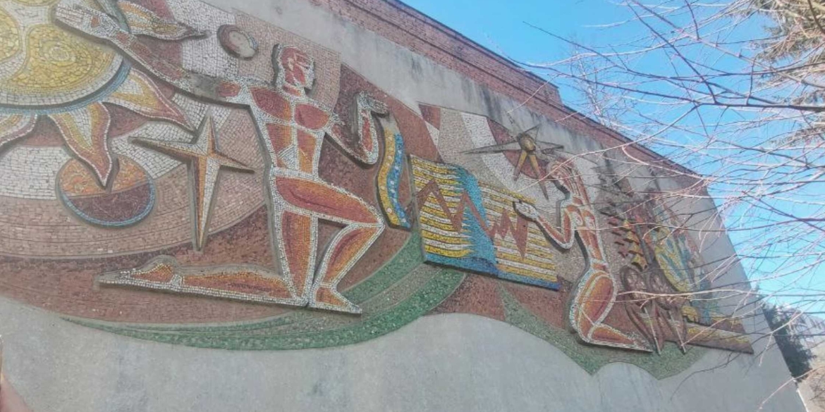 У Вінниці на фасадах будівель очистять історичні мозаїки