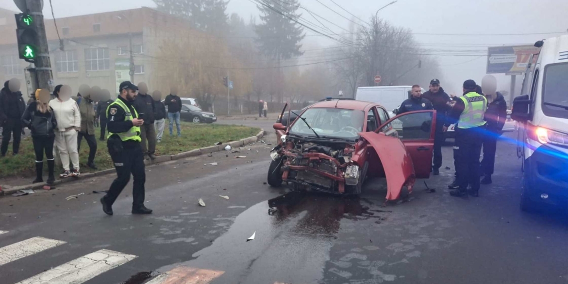 У Вінниці на перехресті проспекту Юності та вул.Порика зіткнулися два авто