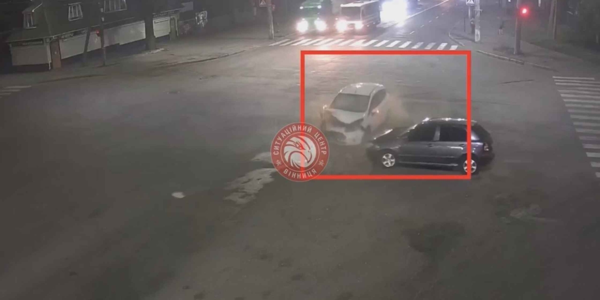 У Вінниці на перехресті відбулось лобове зіткнення двох автомобілів